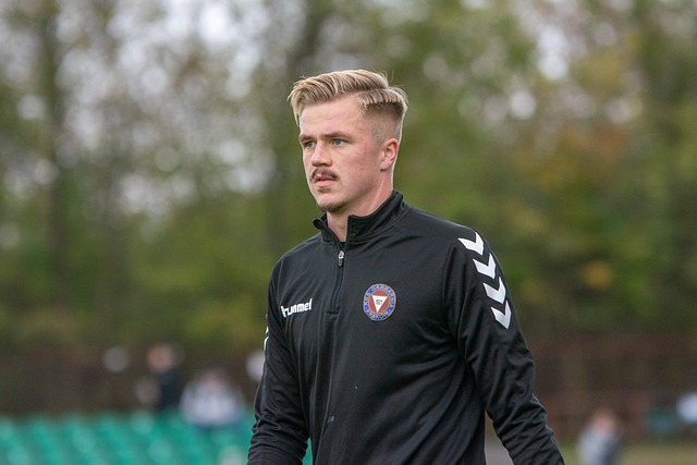 莱奥：我正在学习踢中锋，球队在场内场外都在帮助我