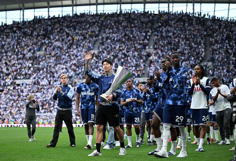 爱尔兰英雄帕罗特含泪接受采访：这就是我们热爱足球的原因